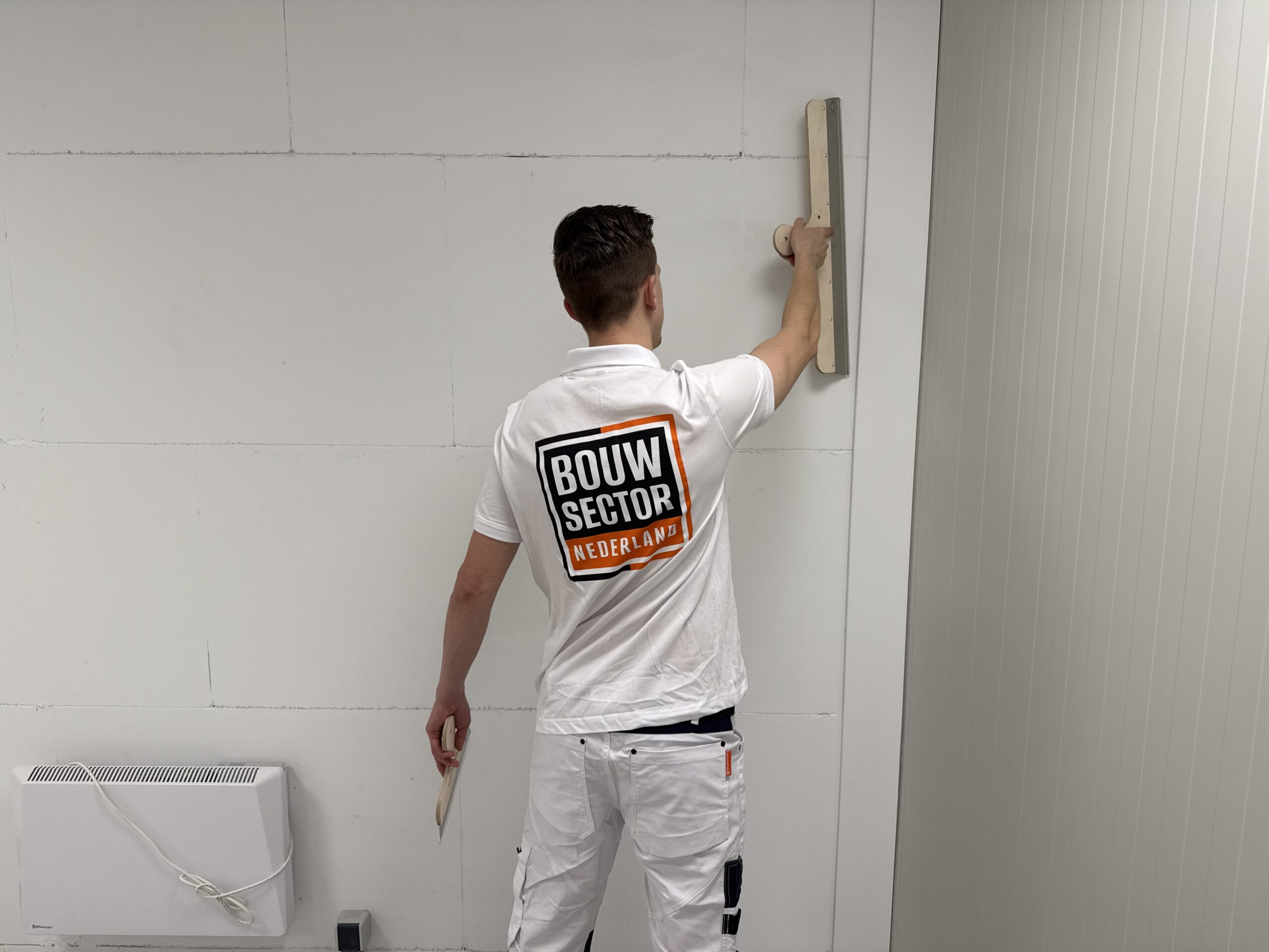 Stukadoor aan het stucen van Bouwsector Nederland.